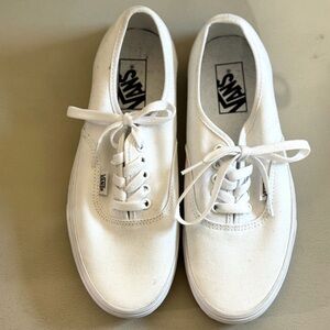 NEW Vans Classic White Lace-Up Sneakers